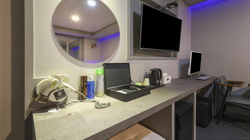 Amor Hotel Gimhae Bagian luar foto