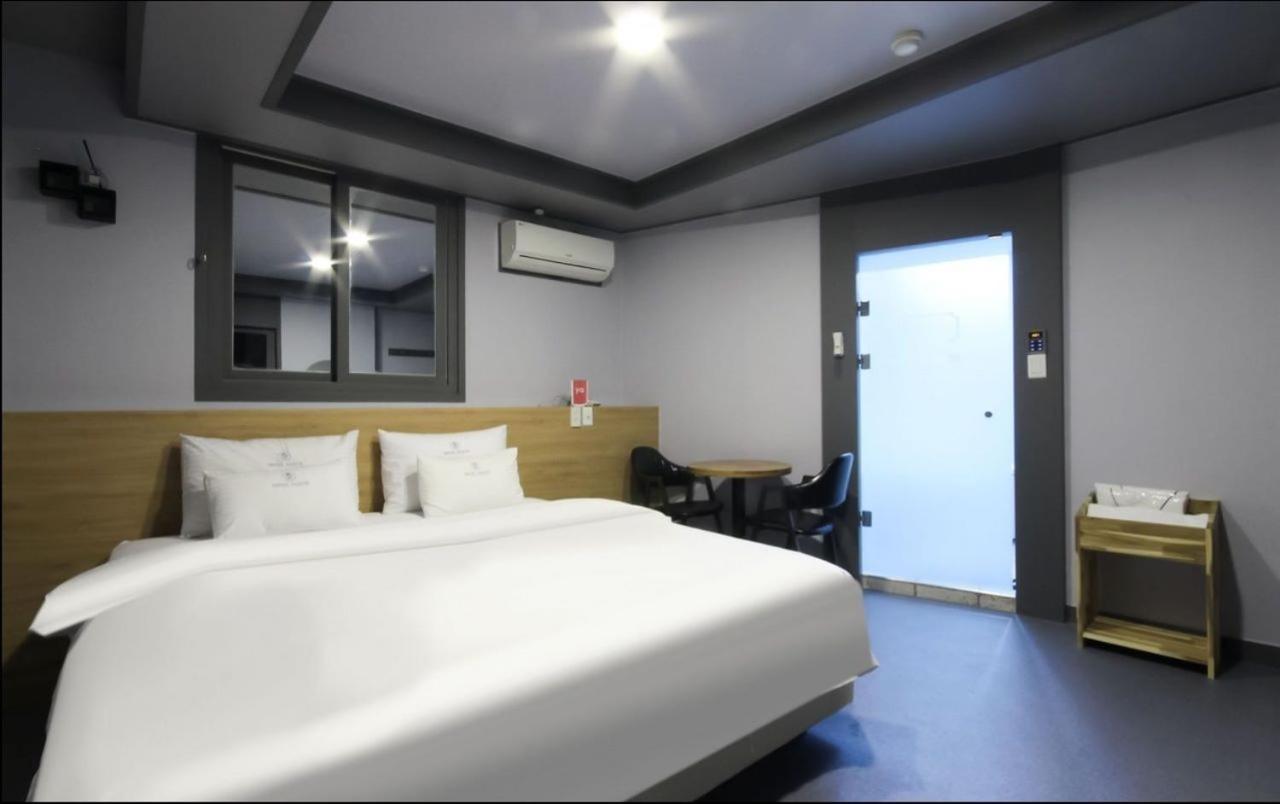 Amor Hotel Gimhae Bagian luar foto
