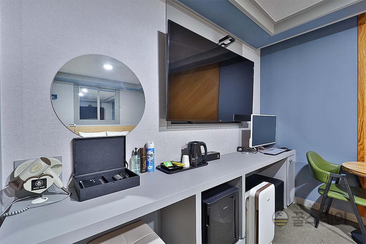 Amor Hotel Gimhae Bagian luar foto