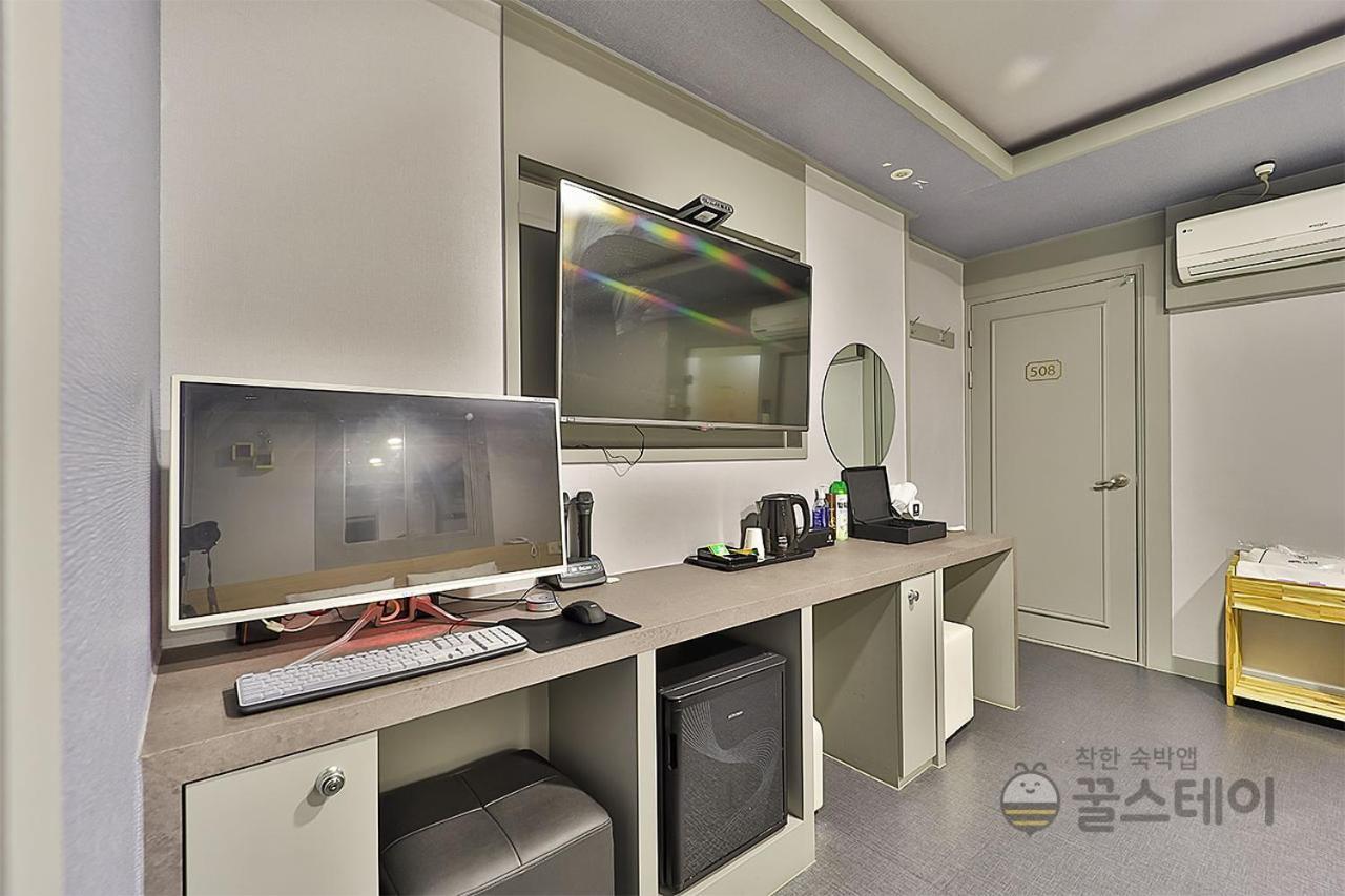 Amor Hotel Gimhae Bagian luar foto