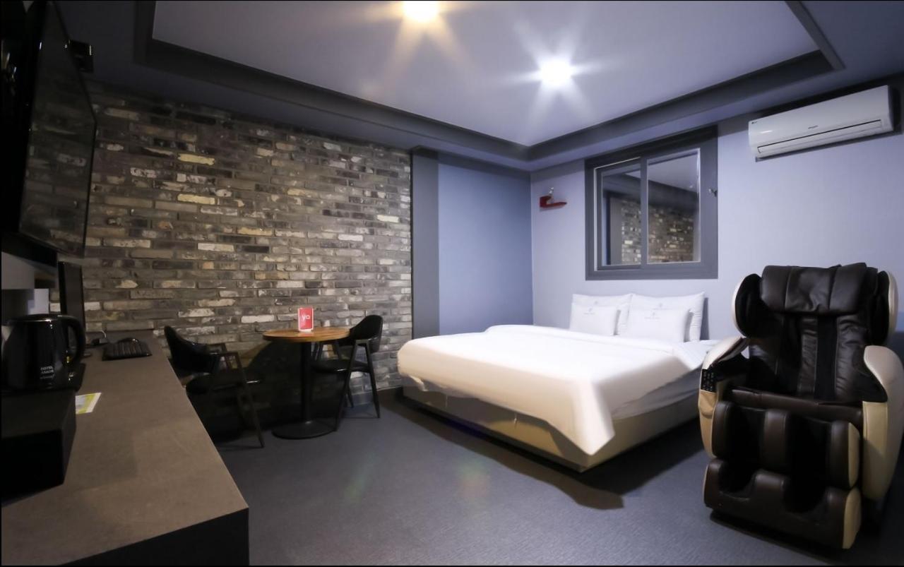 Amor Hotel Gimhae Bagian luar foto