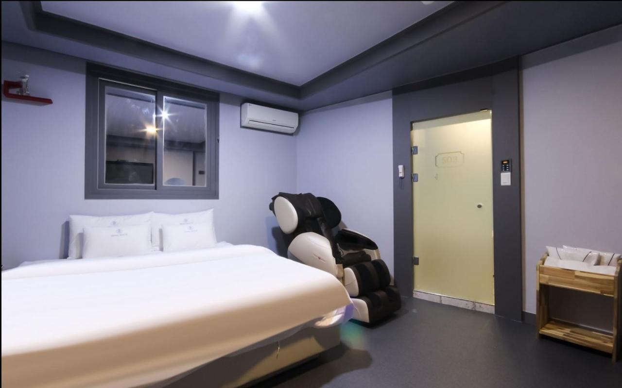 Amor Hotel Gimhae Bagian luar foto