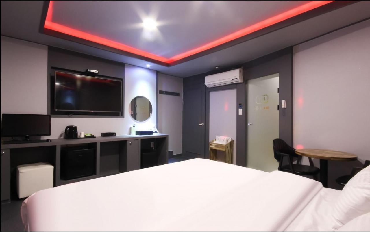 Amor Hotel Gimhae Bagian luar foto